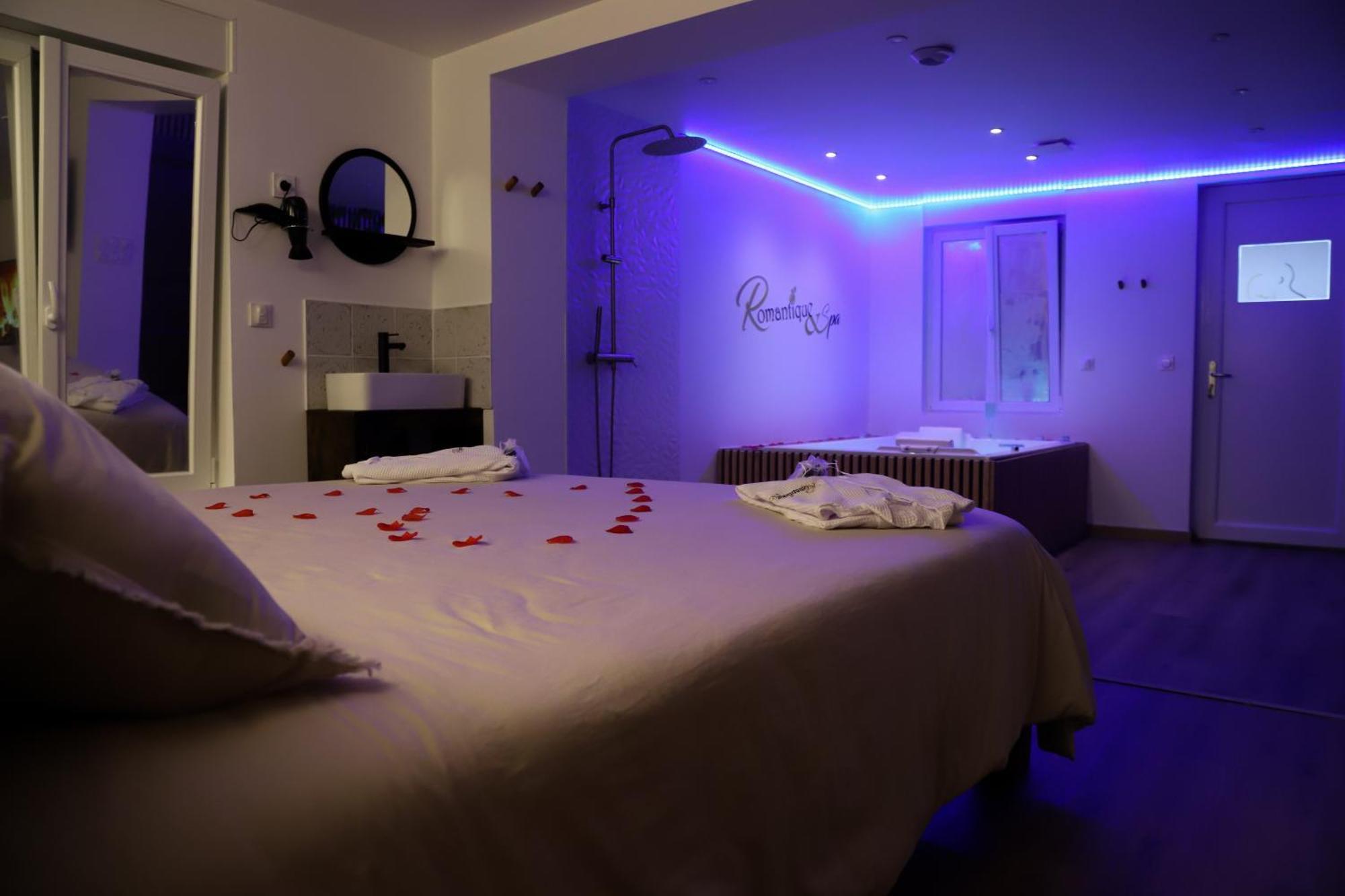 Love Room Unique - Sauna / Jacuzzi Charleville-Mézières المظهر الخارجي الصورة